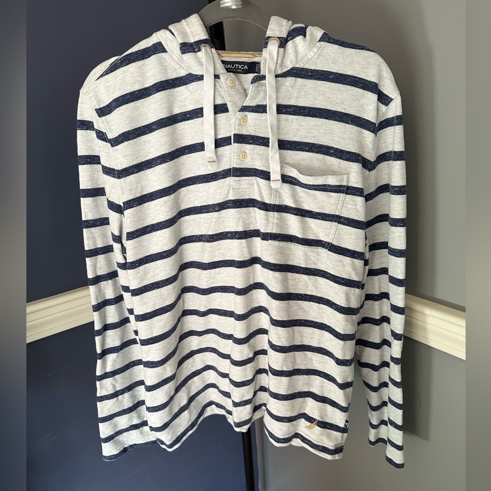 Nautica light weight hooded size medium